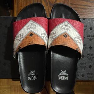 MCM flip flops (used 2 times) like brand new